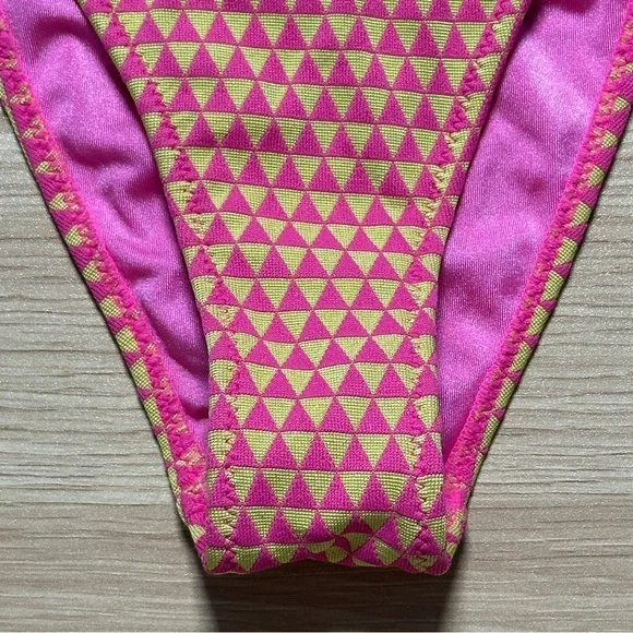 •Triangle Swimwear Cora bikini set in ursa - Picture 10 of 16